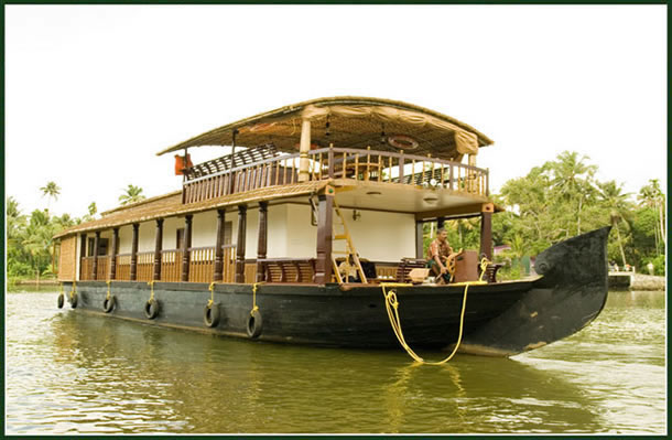 Kerala backwater houseboat honeymoon